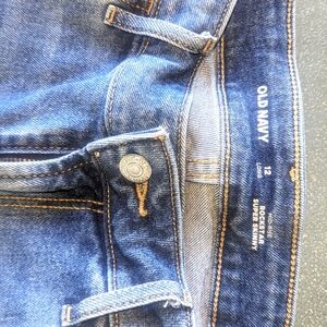 Cropped denim Capri distressed jeans. They are Old Navy size 12 skinny.